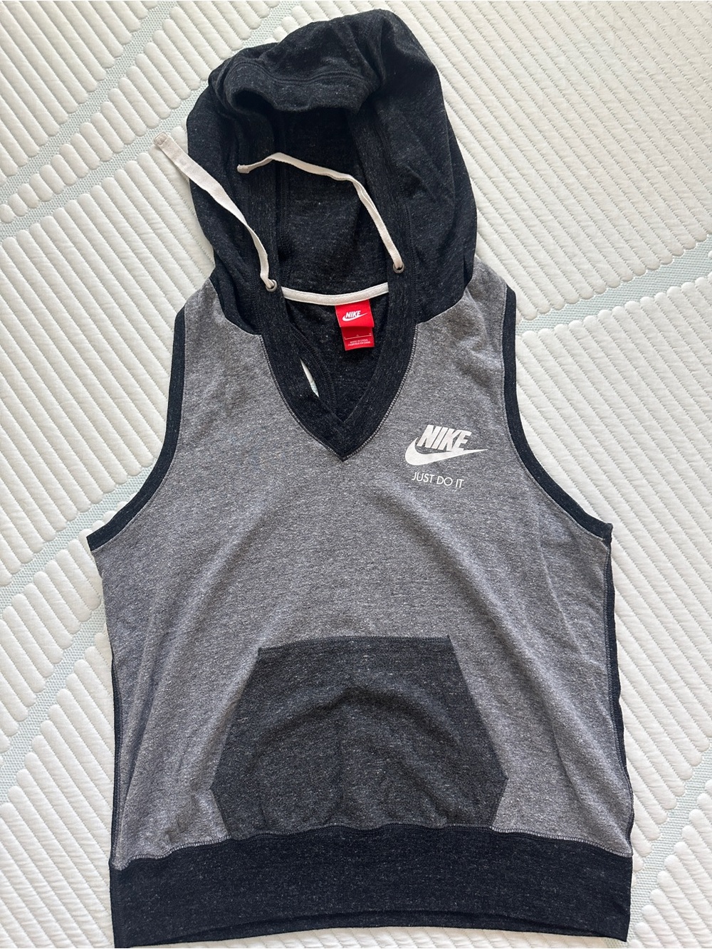 Women’s Nike Grey & Black Sleeveless Hoodie Tank Size Large